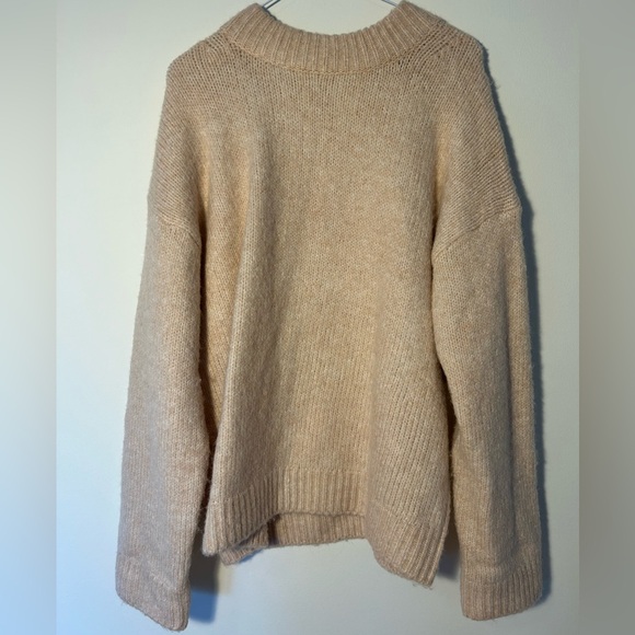 H&M Pale Pink Chunky Crew Knit - Picture 1 of 1